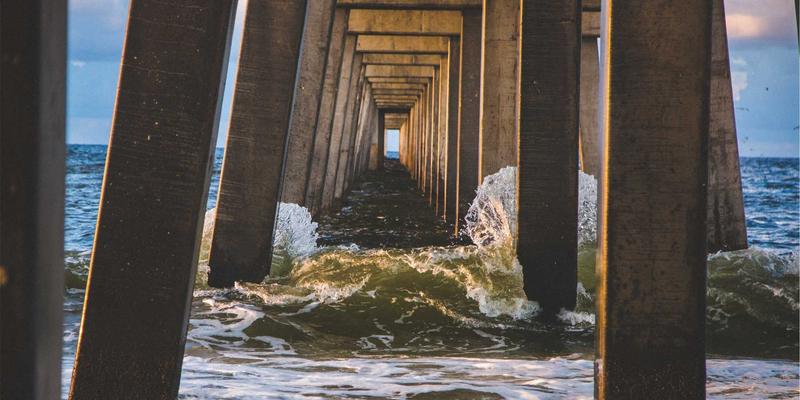 河南中大门与房地产商集采合作案例：门窗产品B端采购新模式深度解析