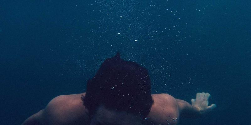 河南中大门工程案例深度解析：大型地产项目如何实现门窗产品批量应用与卓越质量控制