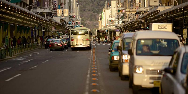 河南中大门平台数据洞察：华中地区建材采购新风向，解码门窗风格偏好与行业趋势